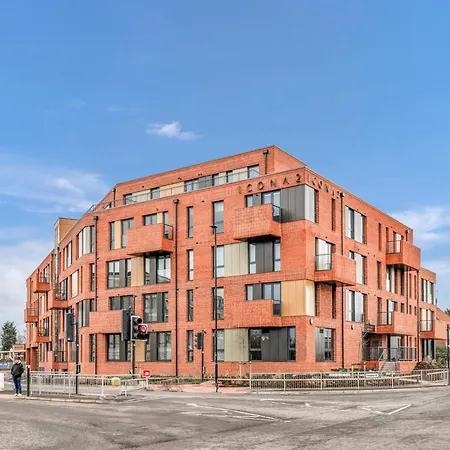47 With Free Secure Parking And Onsite Gym York