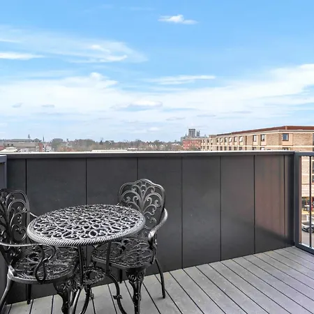 47 With Free Secure Parking And Onsite Gym *