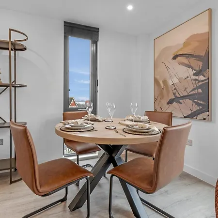 47 With Free Secure Parking And Onsite Gym Lejlighed