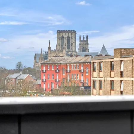 Apartment 47 With Free Secure Parking And Onsite Gym York