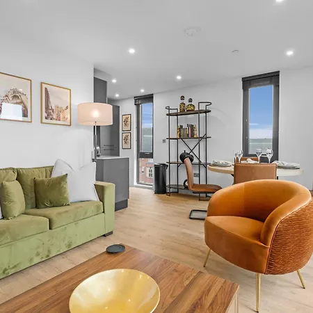 47 With Free Secure Parking And Onsite Gym * York