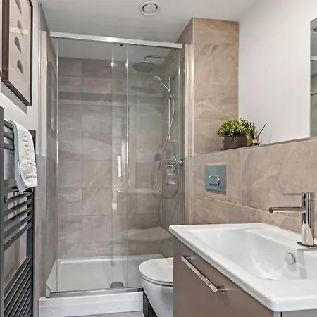 47 With Free Secure Parking And Onsite Gym Апартаменты Йорк