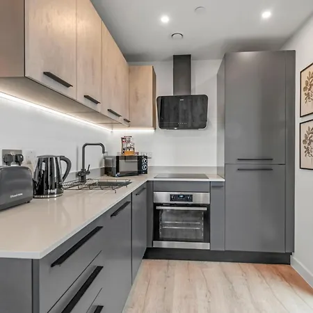 47 With Free Secure Parking And Onsite Gym York