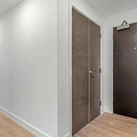 47 With Free Secure Parking And Onsite Gym *