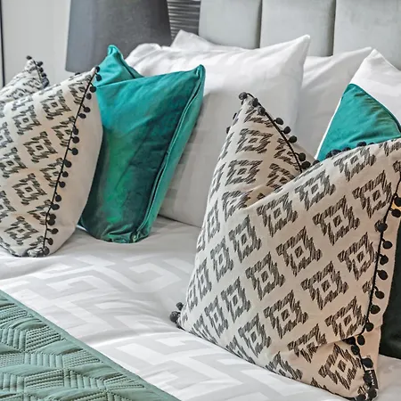 47 With Free Secure Parking And Onsite Gym Йорк