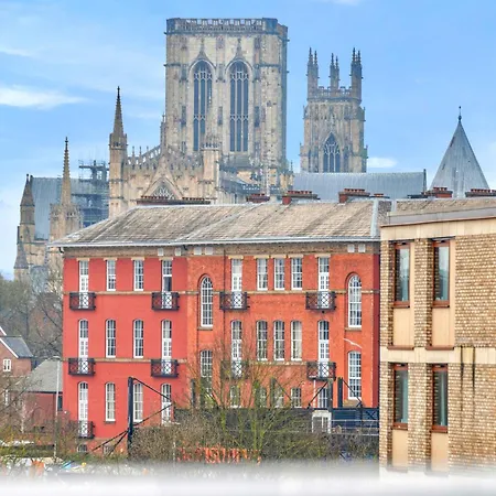 47 With Free Secure Parking And Onsite Gym * Йорк