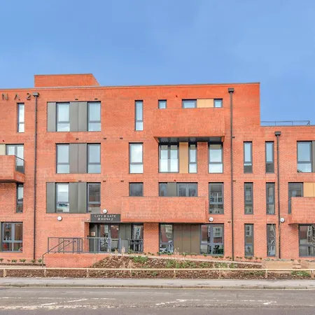 47 With Free Secure Parking And Onsite Gym *