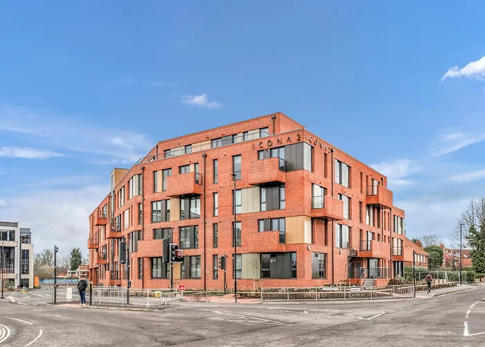 47 With Free Secure Parking And Onsite Gym York