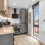 47 With Free Secure Parking And Onsite Gym Apartment *