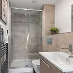 47 With Free Secure Parking And Onsite Gym Apartment York