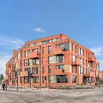 47 With Free Secure Parking And Onsite Gym York