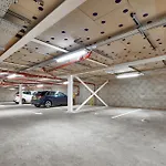47 With Free Secure Parking And Onsite Gym Apartment