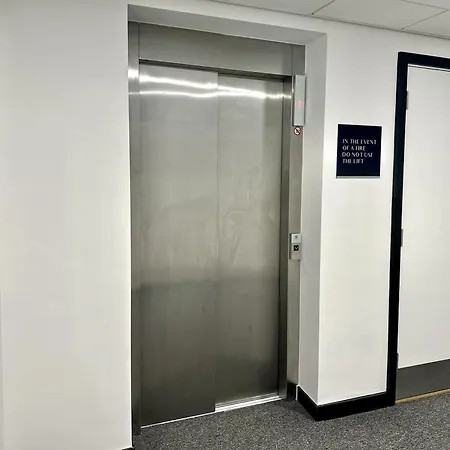 아파트 47 With Free Secure Parking And Onsite Gym 요크