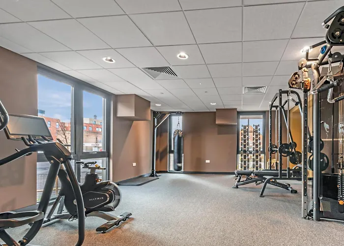 47 With Free Secure Parking And Onsite Gym *